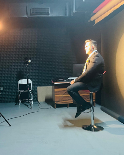 Capturing the essence of teamwork and innovation in our latest corporate video. Stay tuned for the story behind our journey. 🎬 #CorporateExcellence #Teamwork